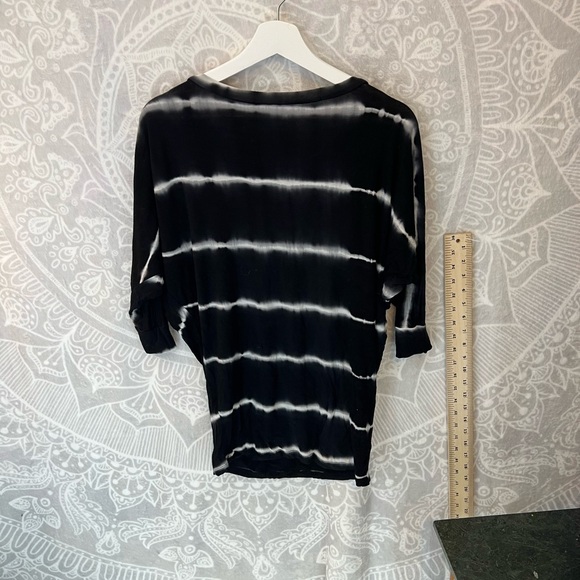 ADORABLE WHITE STRIPE BLACK SHIRT TOP TIE DYE SO COOL M MEDIIM - Picture 5 of 9